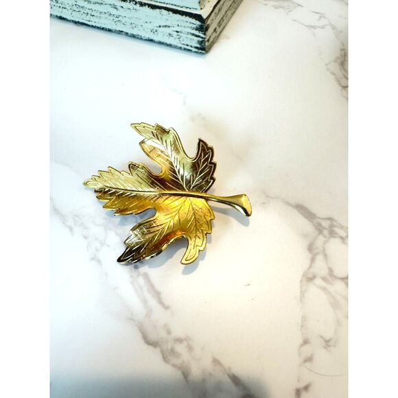 Gold tone Maple Leaf Brooch - Picture 1 of 3